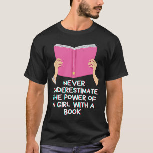 Camiseta Never underestimate the power of a girl with a boo