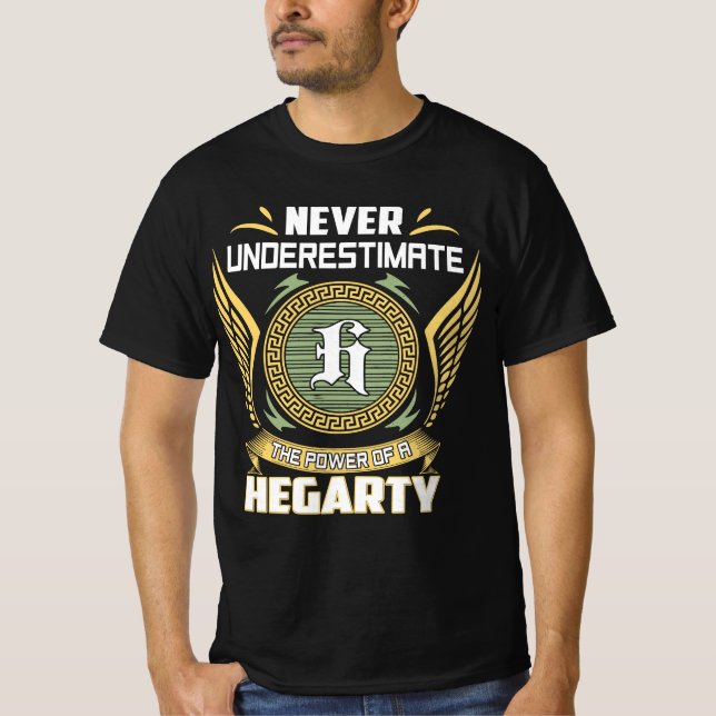 Camiseta Never Underestimate The Power Of A Hegarty (Frente)