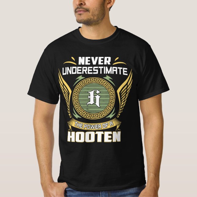 Camiseta Never Underestimate The Power Of A Hooten (Frente)