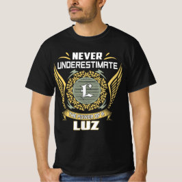 Camiseta Never Underestimate The Power Of A Luz