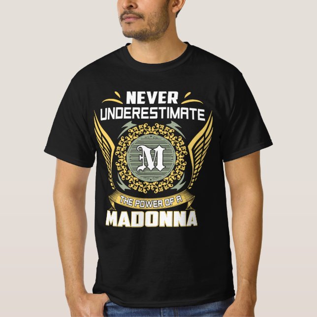 Camiseta Never Underestimate The Power Of A Madonna (Frente)