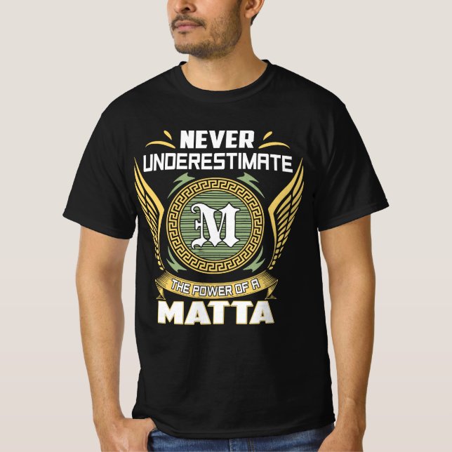 Camiseta Never Underestimate The Power Of A Matta (Frente)