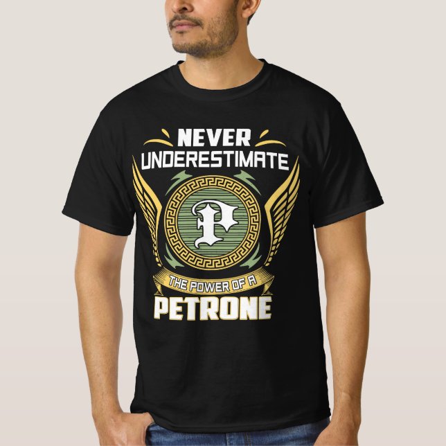 Camiseta Never Underestimate The Power Of A Petrone (Frente)