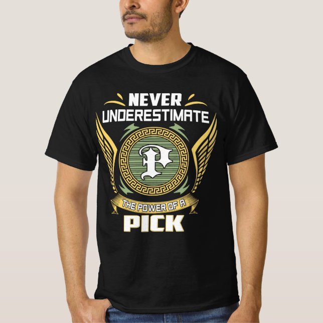 Camiseta Never Underestimate The Power Of A Pick (Frente)