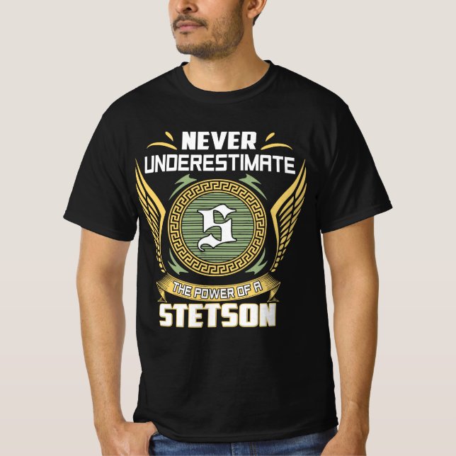 Camiseta Never Underestimate The Power Of A Stetson (Frente)