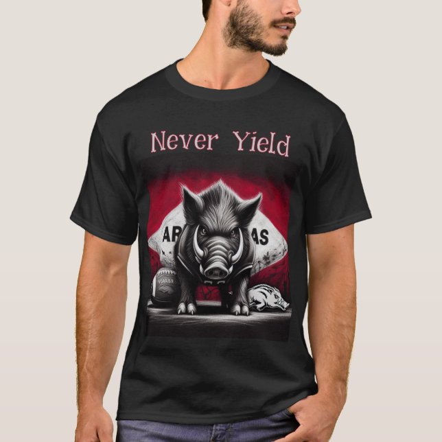 Camiseta Never Yield Razorbacks Tee (Frente)