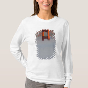 Camiseta Nevoeiro rola pela baía de São Francisco cobrindo 