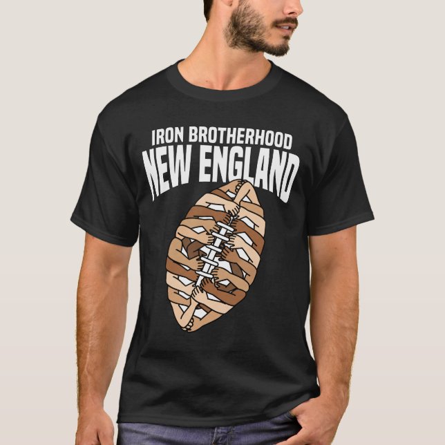 CAMISETA NEW ENGLAND IRON BROTHERHOOD - NEW ENGLAND FOOTBAL (Frente)