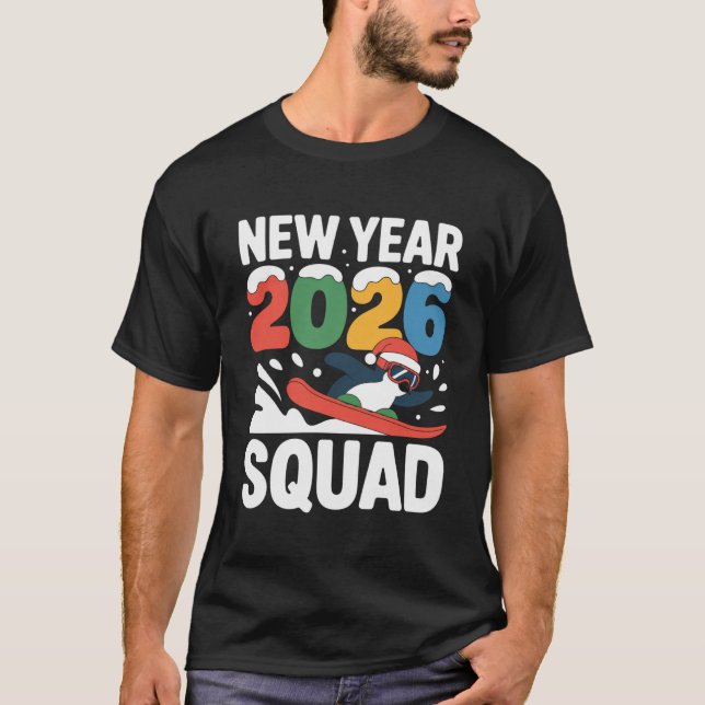 Camiseta New Year 2026 Squad Funny Winter Snow Penguin (Frente)