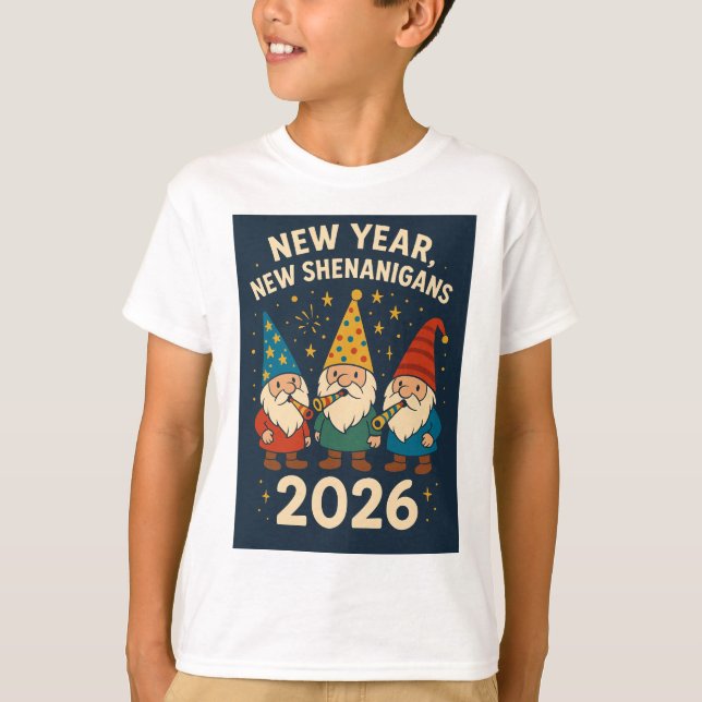 Camiseta New Year, New Shenanigans 2026 Gnome Party Tee (Frente)