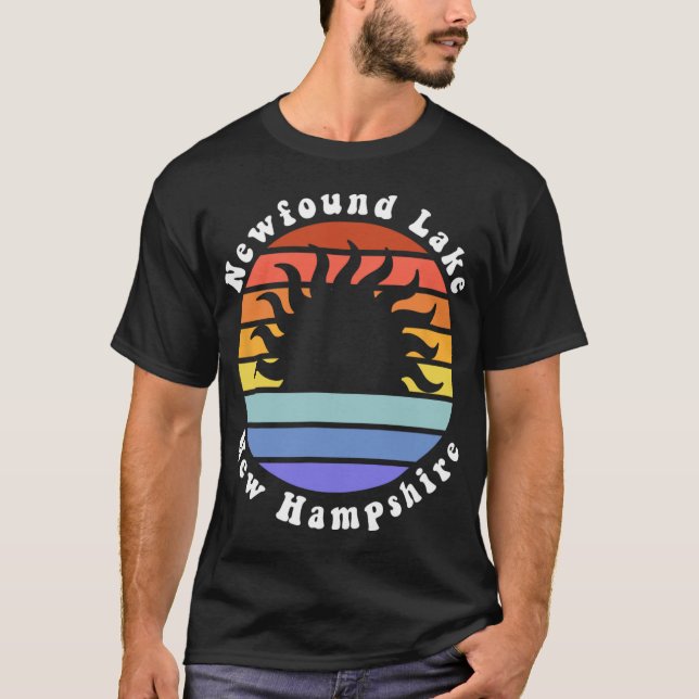 Camiseta Newfound Lake New Hampshire Sunrise Family Vacatio (Frente)