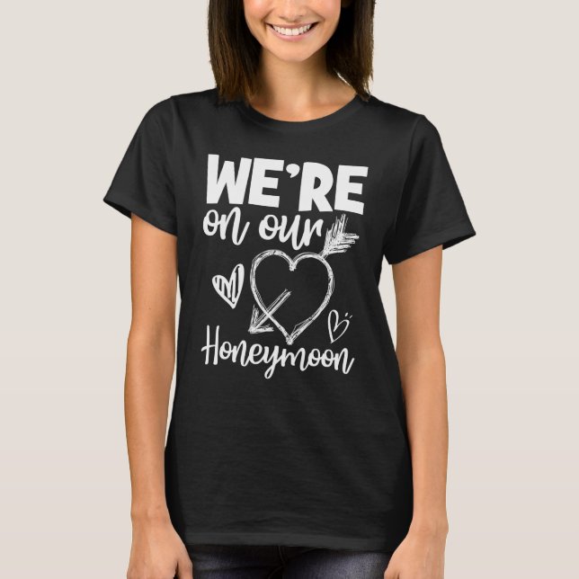 Camiseta Newlywed Honeymoon Couple Honeymoon We're On Our H (Frente)