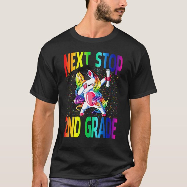 Camiseta Next Stop 2nd Grade Graduation Unicorn (Frente)