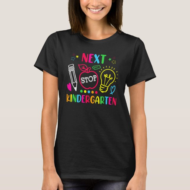 Camiseta Next Stop Kindergarten Preschool Graduation 2023 B (Frente)