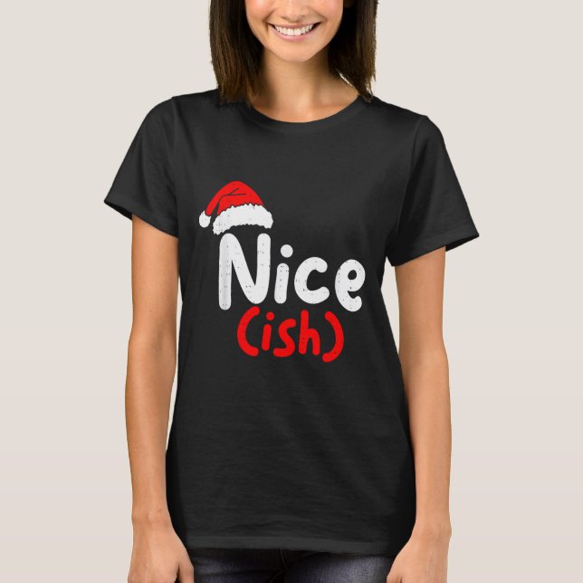 Camiseta Nice (ish) Naughty Angel Funny Christmas List Fami (Frente)