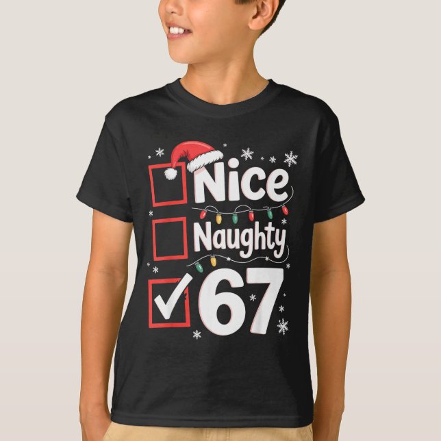 Camiseta Nice Naughty 67 Christmas Costume 67 Meme Men Wome (Frente)