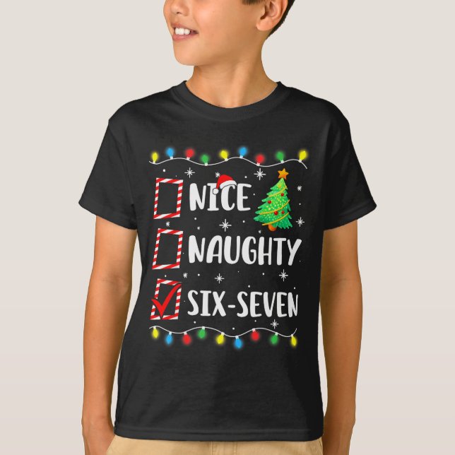 Camiseta Nice Naughty 67 Six Seven Funny Christmas 6 7 Meme (Frente)