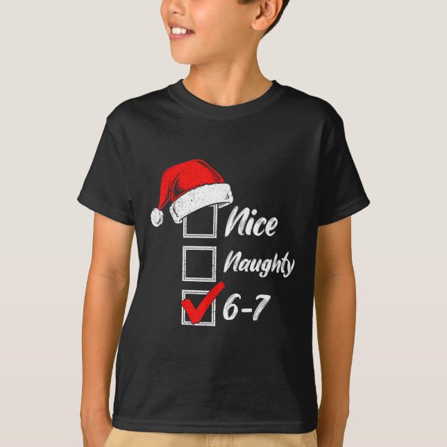 Camiseta Nice Naughty 6 7 Meme 6 7 Christmas Six Seven Xmas (Frente)