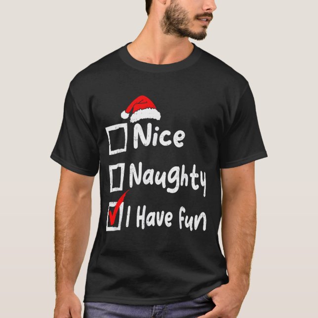 Camiseta Nice Naughty I Have Fun Funny Christmas List Famil (Frente)