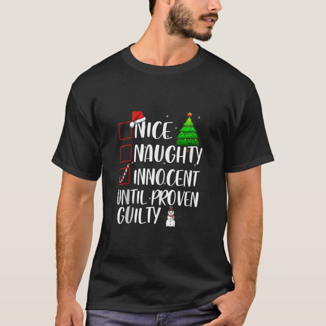 Camiseta Nice Naughty Innocent Until Proven Guilty Xmas Mat (Frente)
