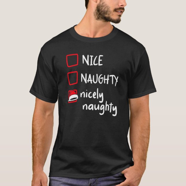 Camiseta Nice Naughty Nicely Naughty  Santa Christmas List  (Frente)