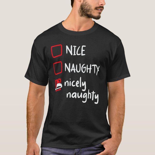Camiseta Nice Naughty Nicely Naughty   Santa Christmas List (Frente)