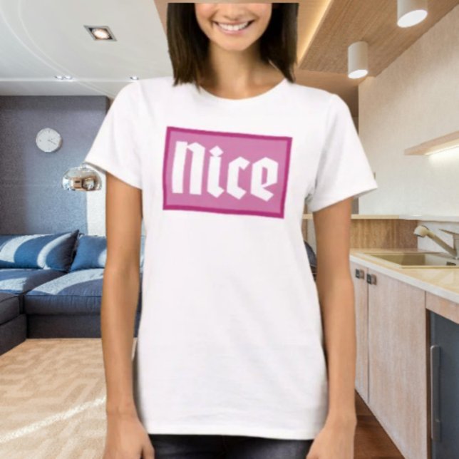 Camiseta Nice Pink Box Typography Shirt (Criador carregado)