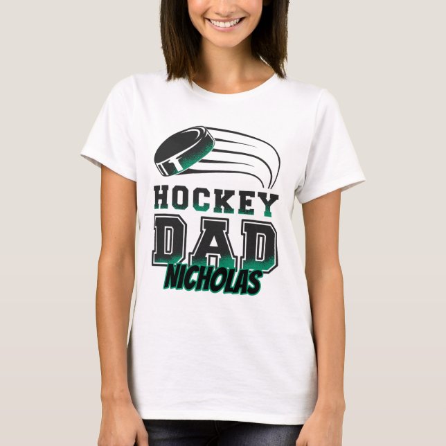 Camiseta Nicholas Hockey Dad With Puck Mens  (Frente)