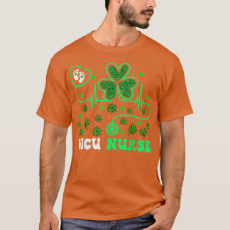Camiseta NICU Enfermeira Stethoscope Shamrock Happy Rua Pat