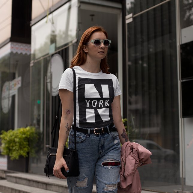 Camiseta Night New York (Bold women on the way to achieve success)