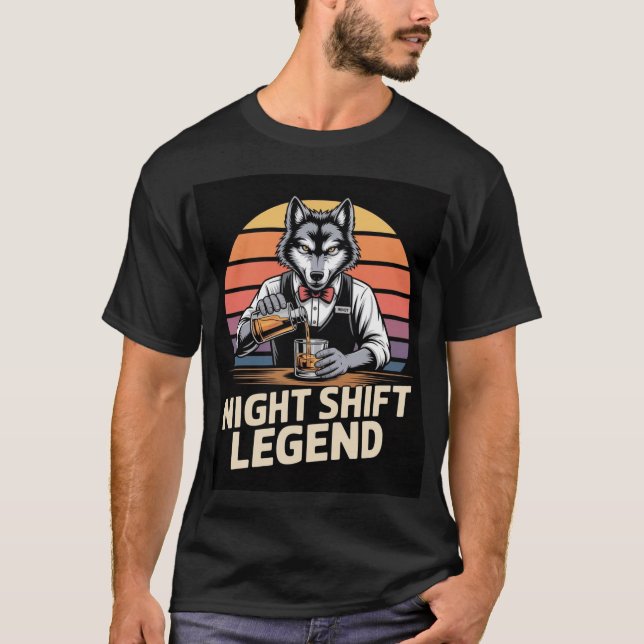 Camiseta Night Shift Legend Wolf Bartender Shirt (Frente)
