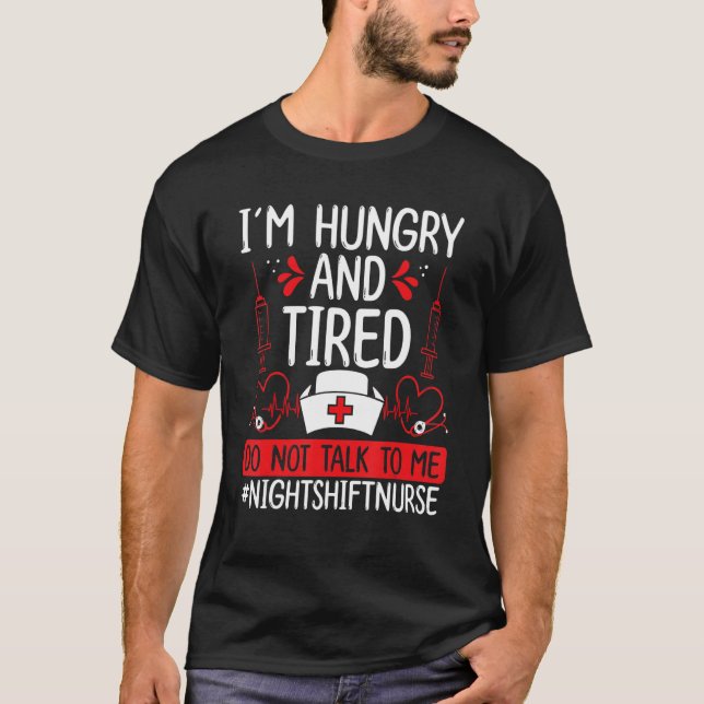 Camiseta Night Shift Nurse Hungry and Tired Funny Overnight (Frente)