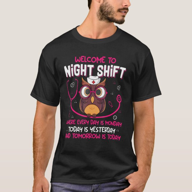 Camiseta Night Shift Nurse Owls   Nursing RN LPN CNA Women (Frente)