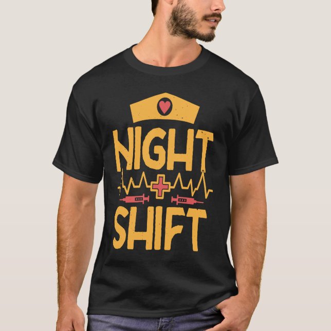 Camiseta Night Shift Nurse RN Nursing Student Nurse Practit (Frente)