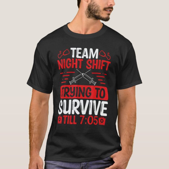 Camiseta Night Shift Nurse Survive till 705 Team Night Shif (Frente)