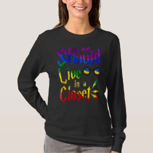 Camiseta Ninguém Deve Viver Em Cores De Gay De Armário