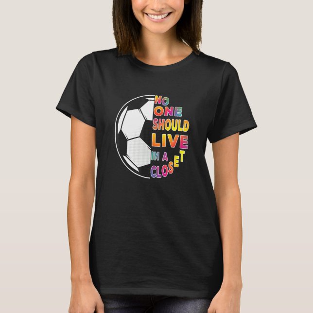 Camiseta Ninguém Deve Viver Em Um Armário Lgbt Q Ally Gay (Frente)