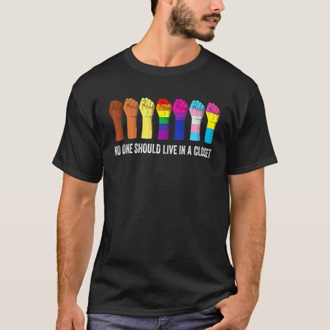 Camiseta Ninguém Deve Viver Em Um Ga De Alimentação Lgbtq D (Frente)