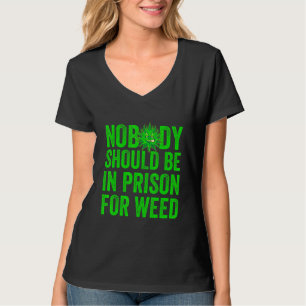 Camiseta Ninguém Deveria Estar na Cadeia por Maconha