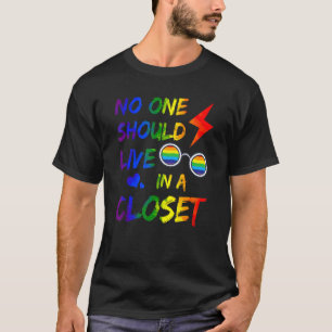 Camiseta Ninguém Deveria Viver Em Um Armário Comunitário Lg