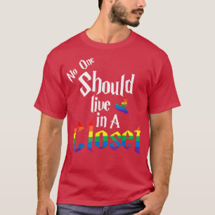 Camiseta Ninguém Deveria Viver Em Um Armário LGBT