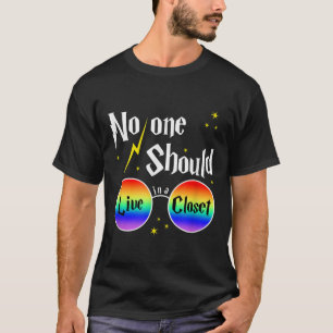Camiseta Ninguém Deveria Viver Em Um Armário LGBT Gay All
