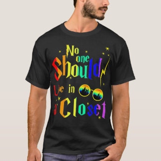 Camiseta Ninguém Deveria Viver Em Um Orgulho gay LGBT De Ar