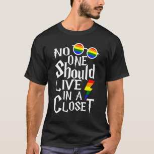Camiseta Ninguém Deveria Viver Em Um Orgulho gay Q De Armár