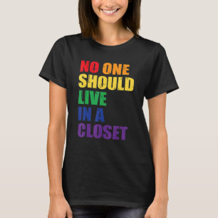 Camiseta Ninguém Deveria Viver Em Um Orgulho gay Q De Armár
