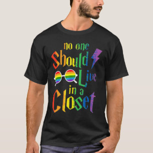 Camiseta Ninguém Deveria Viver Em Um Orgulho gay Q De Armár