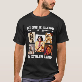 Camiseta Ninguém É Ilegal Em Terra Roubada