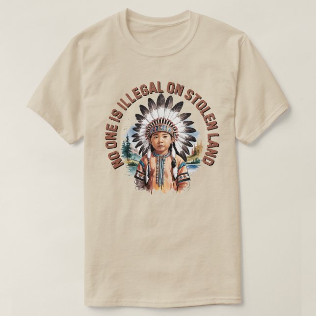Camiseta Ninguém É Ilegal Em Terra Roubada (Frente do Design)