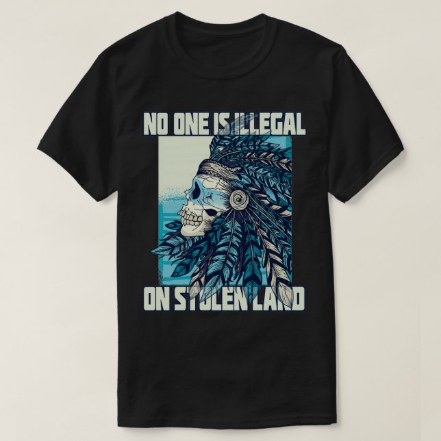 Camiseta Ninguém É Ilegal Em Terra Roubada Nativo Americano (Frente do Design)