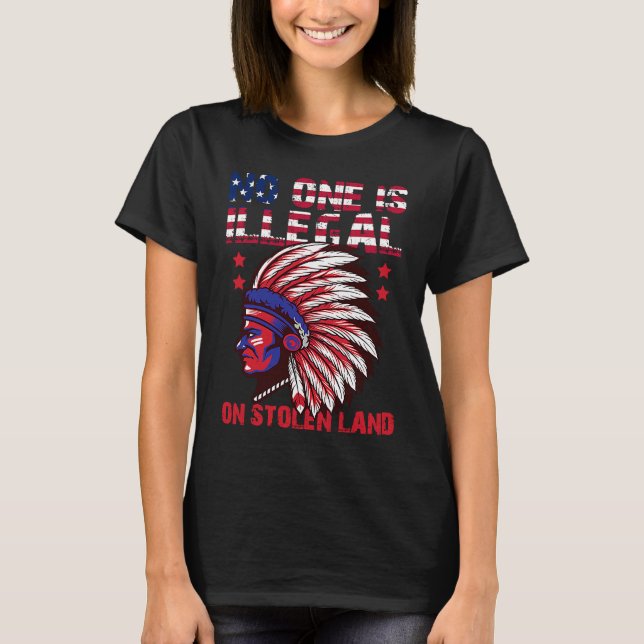 Camiseta Ninguém É Ilegal Na Terra Roubada - U Nativa Ameri (Frente)